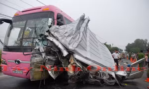 Hai xe khách đấu đầu tại Tây Ninh: 6 người chết, 10 người bị thương