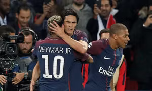 Neymar và Cavani đồng lòng, PSG bắn hạ Hùm xám