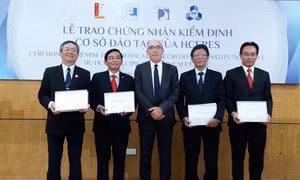 Bốn trường đại học Việt Nam được trao chứng nhận kiểm định quốc tế