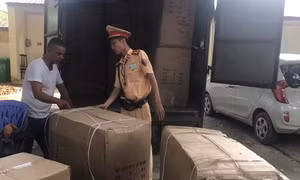 Hà Nội: Bắt giữ hàng loạt vụ vận chuyển hàng lậu, không rõ nguồn gốc