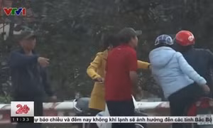 Tạm giữ hình sự 4 đối tượng trấn lột người đi xe máy trên cầu Thăng Long