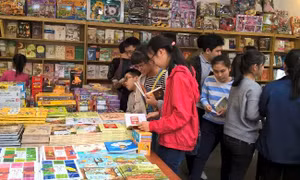 Mừng tuổi bằng sách