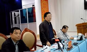 Phó Thủ tướng Trịnh Đình Dũng thị sát công tác phòng chống bão tại Cà Mau 