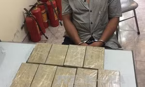 Bắt giữ đối tượng vận chuyển 13 bánh heroin