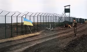 Ukraine dự tính xây ‘tường rào bất khả xâm phạm” dọc biên giới với Nga