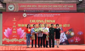 Tri ân các liệt sĩ tại Làng Văn hóa- du lịch các dân tộc Việt Nam
