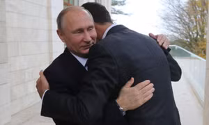 Thấy gì qua bức ảnh Tổng thống Putin ôm nhà lãnh đạo Syria al-Assad?
