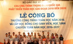  Trao gần 10 tỷ đồng thưởng công trình toán học 2016 và học bổng Toán năm học 2016 – 2017