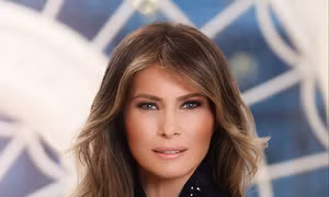 Bà Melania đeo nhẫn 25 carat chụp ảnh chân dung đầu tiên tại Nhà Trắng