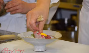 Xem bếp trưởng Nhật Bản trình diễn tuyệt kỹ chế biến sashimi
