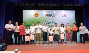 Hành trình yêu thương của những 'chiếc lá lành' 