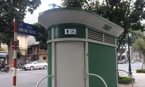 Làm gì khi còn thiếu nhà vệ sinh công cộng? 