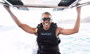 Xem Obama đấu lướt ván cùng bạn tỉ phú trên biển Caribe