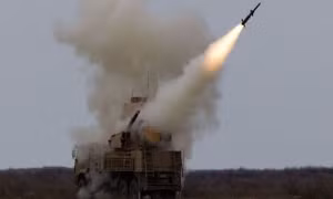 'Mãnh thú' Pantsir Nga trổ tài, phá hủy hai tên lửa tấn công căn cứ Syria