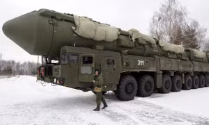 Nga ồ ạt nâng cấp vũ khí, cẩn trọng trước NATO