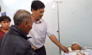 Khen thưởng ‘nóng’ lái xe cấp cứu nạn nhân vụ tai nạn tại Kon Tum 
