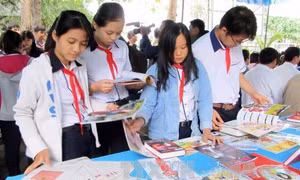 Hàng trăm ấn phẩm báo chí tại Hội báo Xuân Đinh Dậu các địa phương