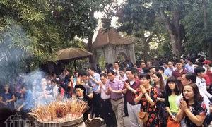 Người dân nô nức về đền Hùng bái Tổ đầu xuân