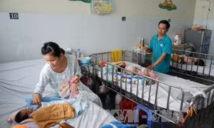 Trẻ mắc bệnh gia tăng do thời tiết nắng nóng 