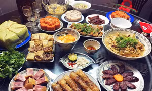 Hóa ra năm Dậu vẫn nên cúng gà giao thừa