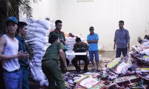 Mạnh tay xử lý phân bón 'công nghệ cuốc xẻng'