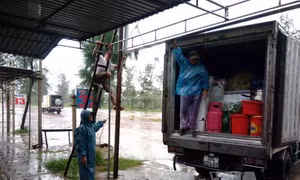 Bão số 10: Nghệ An cảnh báo người dân không ra đường