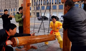 Rùng mình kungfu luyện sức mạnh ‘cậu nhỏ'