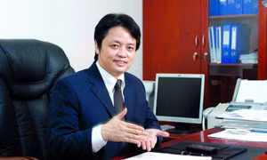 Lãnh đạo LienVietPostBank đồng loạt bán quyền mua cổ phiếu