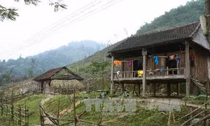 Những ngôi nhà ấm tình đồng bào dưới chân núi Kà Đay