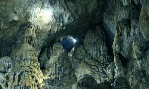 Chiêm ngưỡng vẻ đẹp hang động Hạng Lôm 