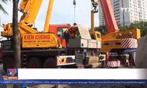 Xe container gây tai nạn liên hoàn trên xa lộ Hà Nội