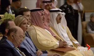 Bộ trưởng Mỹ ngủ gật la đà khi Tổng thống Donald Trump phát biểu