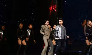The Voice 2017: 'Vũ điệu cồng chiêng' của Tóc Tiên không cứu được Trần Tùng Anh 