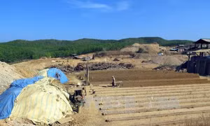 Khai thác đất sét tràn lan, chính quyền bó tay