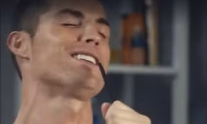 Chúc mừng năm mới độc và lạ như Cristiano Ronaldo