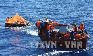 14 du khách may mắn thoát chết sau khi rơi xuống biển Kiên Giang