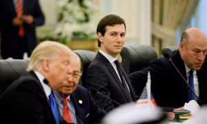 Tổng thống Donald Trump về nước, đối mặt cuộc điều tra nhằm vào con rể