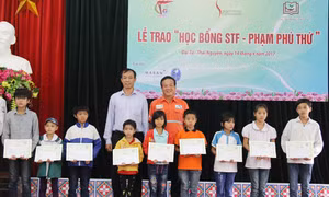 Thái Nguyên: Trao học bổng Phạm Phú Thứ cho học sinh nghèo của huyện Đại Từ