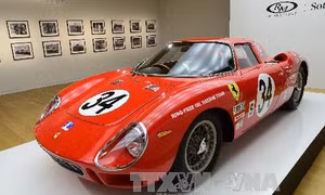 70 năm đầy đam mê của Ferrari