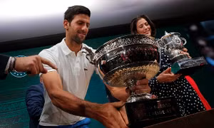 Andre Agassi tập cho Novak Djokovic, làng quần vợt sững sờ