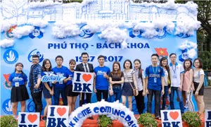 MC Nguyên Khang 'quậy tưng bừng' trong lễ kỷ niệm 60 năm thành lập trường Bách Khoa