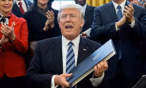 Châu Âu 'nháo nhào' vì ông Trump cấm laptop, iPad trên máy bay