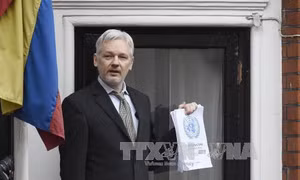WikiLeaks doạ lộ thông tin "nguy hiểm" về bà Hillary