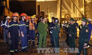 Cháy tàu quốc tế nhập hàng ở cảng Cái Lân