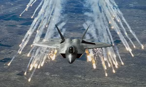 Chiến đấu cơ Nga xua đuổi F-22 Mỹ trên bầu trời Syria