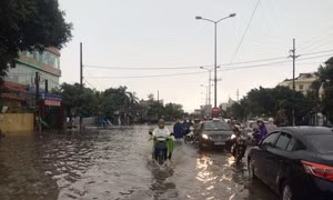Mưa lớn gây ngập nhiều tuyến đường ở Bảo Lộc, Lâm Đồng