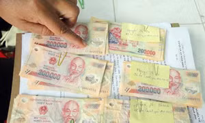 Phá đường dây đưa tiền giả từ Trung Quốc về Việt Nam tiêu thụ, khởi tố 7 đối tượng 