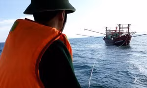 Cứu hộ tàu cá bị trôi dạt, đưa 10 ngư dân vào bờ an toàn 