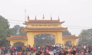 Hội Lim thu hút đông đảo du khách ngày khai hội