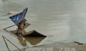 Phà qua sông Đồng Nai bị chìm, nhiều người thoát nạn